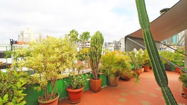 Cobertura em Porto Alegre, no bairro Petrópolis, com 3 dormitório(s), e 3 banhei