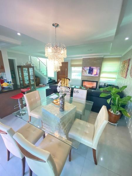 Casa para Venda - 137m², 3 dormitórios, sendo 1 suites, 2 vagas - Hípica