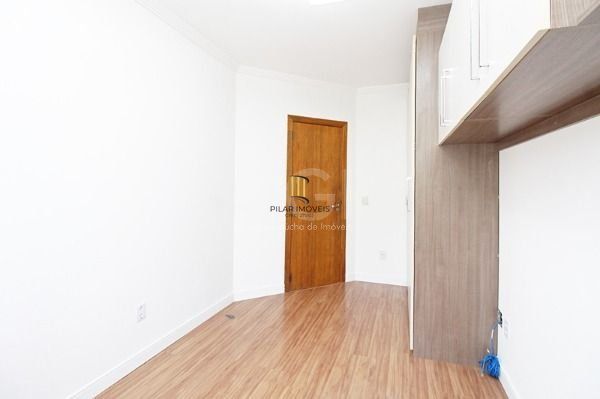 Casa em Porto Alegre, no bairro Espírito Santo, com 3 dormitório(s), à venda.