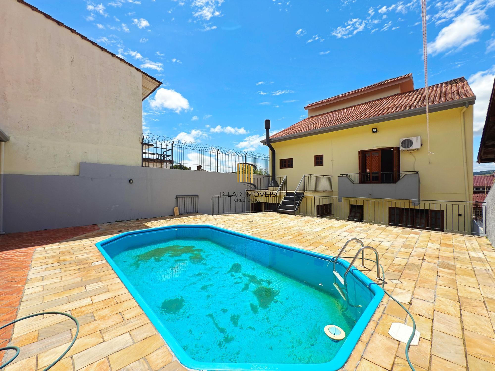 Casa 4 dormitórios no bairro Ipanema