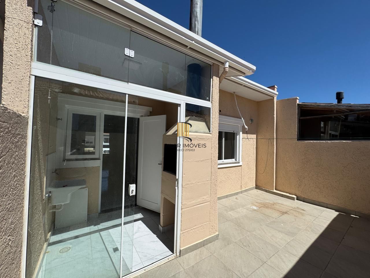 Carrara- Casa térrea 2 dormitórios, reformada , com 2 vagas , churrasqueira