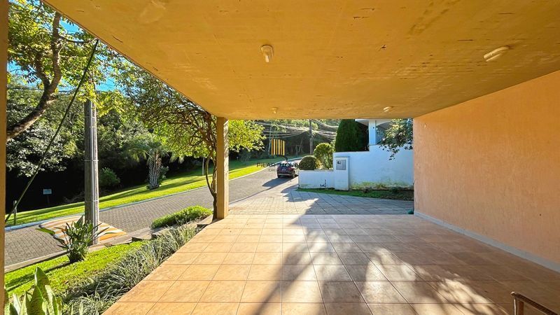 No condomínio Mountain Ville Residência 3 dormitórios.