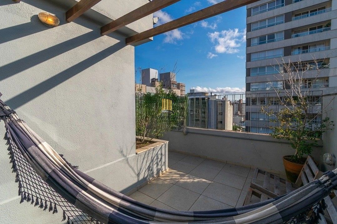 Cobertura ensolarada no coração de Petrópolis — 2 (ou 3) dormitórios + 1 vaga escriturada