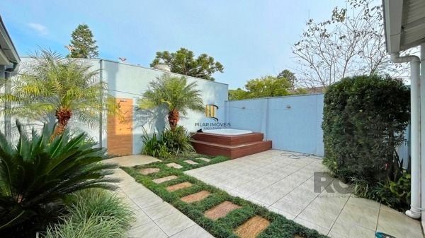 Casa em Porto Alegre, no bairro Ipanema, e 0 banheiros, à venda.