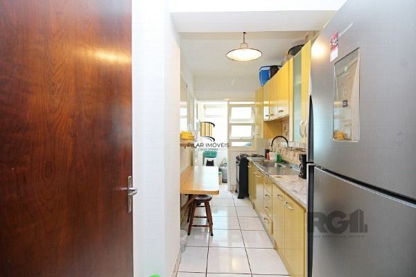 Apartamento em Porto Alegre, no bairro Cristal, com 2 dormitório(s), e 2 banheir