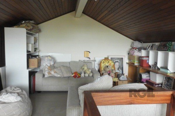 Casa em Porto Alegre, no bairro Espirito Santo, com 3 dormitório(s), e 3 banheir