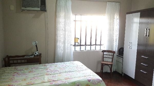 Casa em Porto Alegre, no bairro Aberta dos Morros, com 4 dormitório(s), e 4 banh