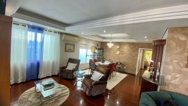 Casa em Porto Alegre, no bairro Vila Assunção, com 3 dormitório(s), e 3 banheiro