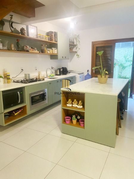 Casa para Venda - 108.8m², 2 dormitórios, sendo 2 suites, 1 vaga - Teresópolis