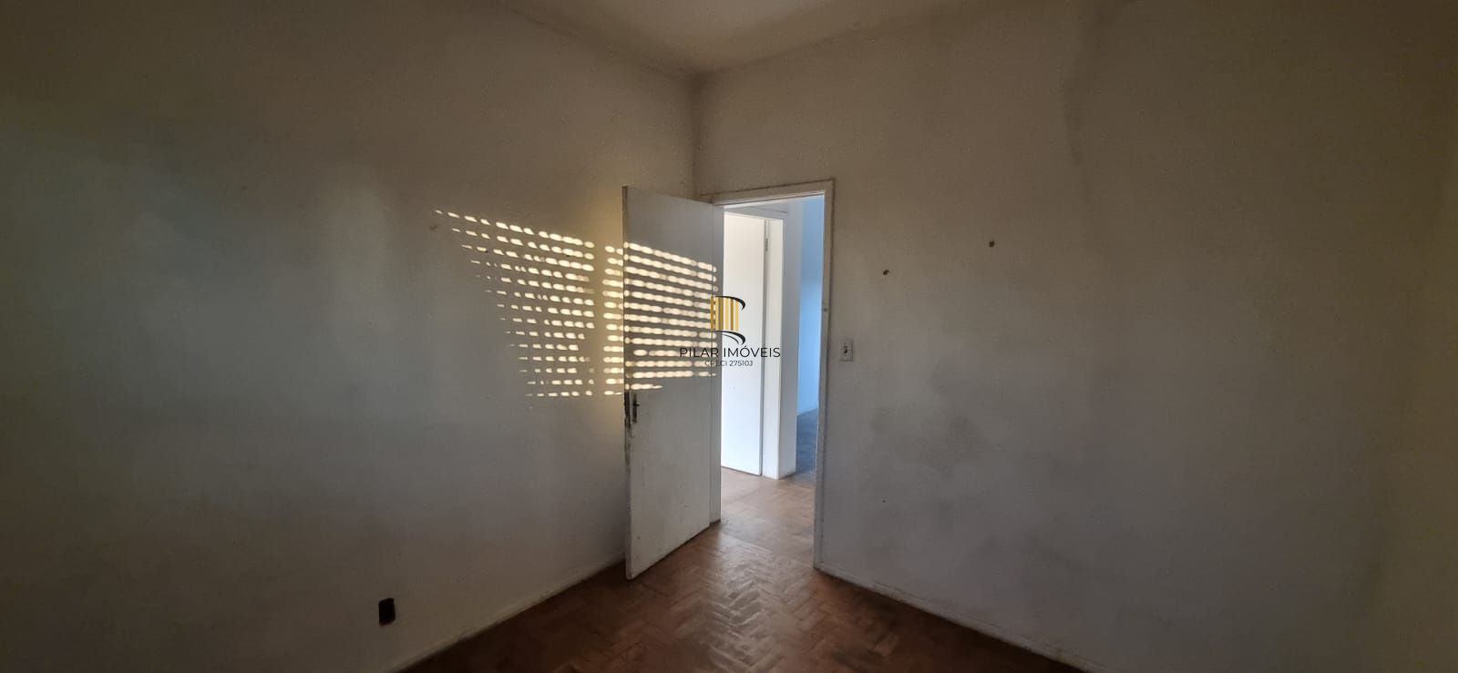 Ótimo terreno com casa em localização privilegiada no bairro.