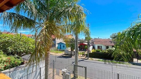 Casa Condominio em Porto Alegre, no bairro Tristeza, com 3 dormitório(s), e 3 ba