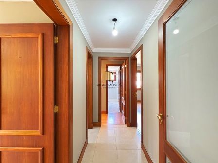 Apartamento com 3 dormitórios á venda no Bairro Tristeza.