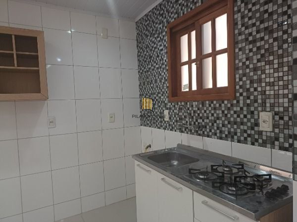 Casa em Porto Alegre, no bairro Restinga, com 4 dormitório(s), e 4 banheiros, à 