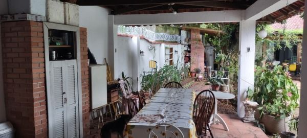 Casa em Porto Alegre, no bairro Jardim Isabel, com 5 dormitório(s), e 5 banheiro