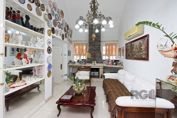 Casa Condominio para Venda - 201m², 3 dormitórios, sendo 1 suites, 2 vagas - Tri