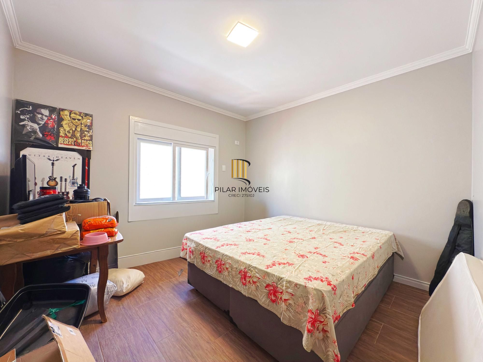 Linda residência com  3 dormitórios, sendo 1 suíte, com Linda Vista do Bairro.