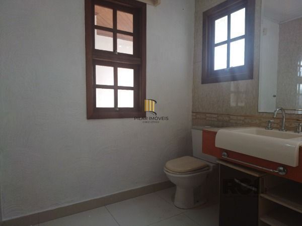 Casa em Porto Alegre, no bairro Restinga, com 4 dormitório(s), e 4 banheiros, à 