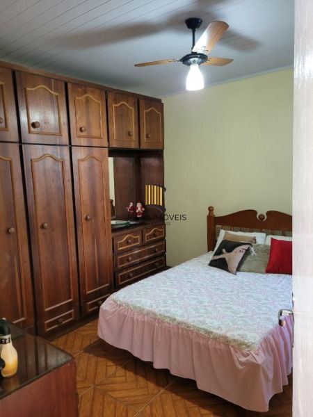 Casa em Porto Alegre, no bairro Cavalhada, com 6 dormitório(s), e 6 banheiros, à