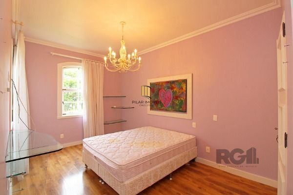 Casa em Porto Alegre, no bairro Pedra Redonda, com 7 dormitório(s), e 7 banheiro