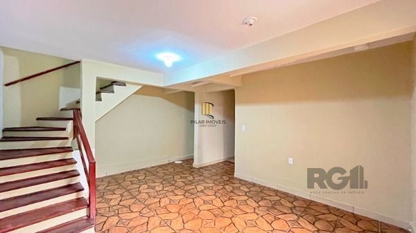 Casa em Porto Alegre, no bairro Vila Nova, com 2 dormitório(s), à venda.