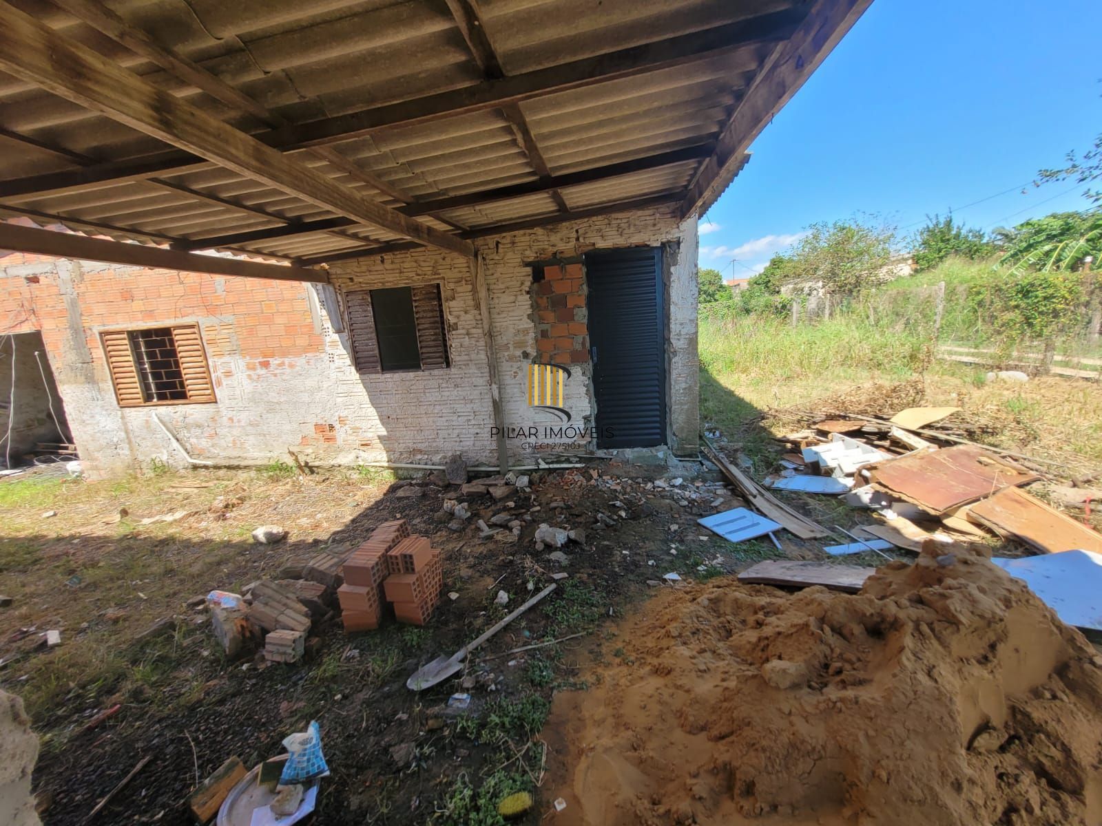 Ótimo terreno com casa na Ponta Grossa.