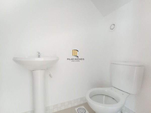 Casa em Porto Alegre, no bairro Aberta dos Morros, com 3 dormitório(s), à venda.