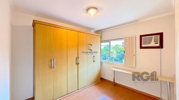 Casa em Porto Alegre, no bairro Nonoai, com 4 dormitório(s), à venda.