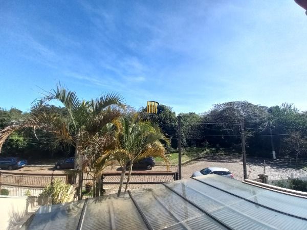 Casa em Porto Alegre, no bairro Ipanema, com 3 dormitório(s), e 3 banheiros, à v