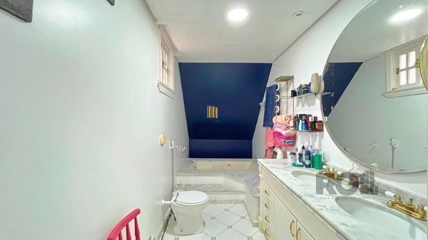 Casa Condominio em Porto Alegre, no bairro Jardim Isabel, com 3 dormitório(s), à