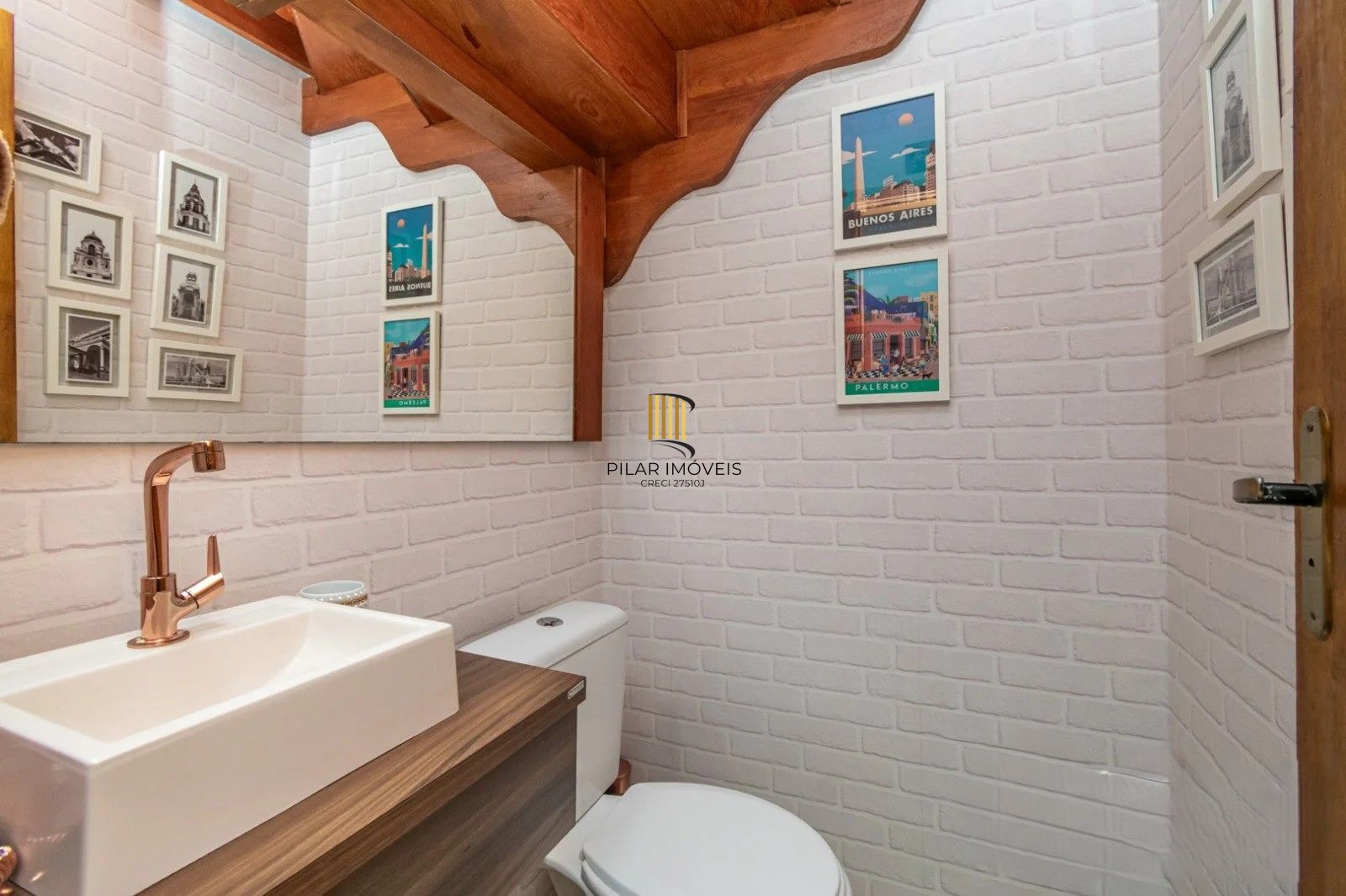 Excelente sobrado, semimobiliado,  com 77m², 2 dormitórios e 1 vaga de garagem. À venda no Hípica Boulevard – Zona Sul.