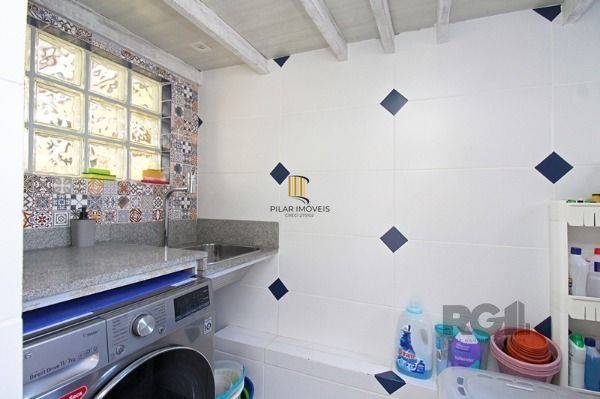 Apartamento em Porto Alegre, no bairro Medianeira, com 3 dormitório(s), e 3 banh