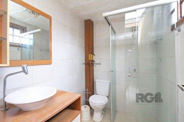 Casa em Porto Alegre, no bairro Ipanema, com 3 dormitório(s), e 3 banheiros