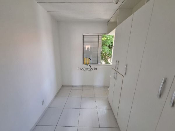 Sobrado em Porto Alegre, no bairro Vila Nova, com 2 dormitório(s), e 2 banheiros