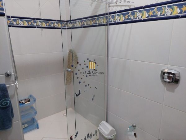 Sobrado em Porto Alegre, no bairro Espírito Santo, com 3 dormitório(s), e 3 banh