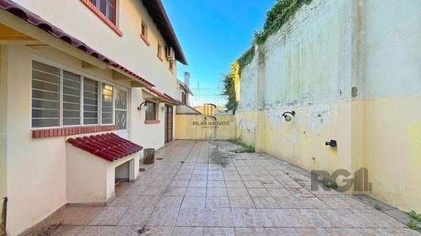 Casa para Venda - 320m², 3 dormitórios, sendo 1 suites, 3 vagas - Altos Do Ipê