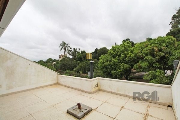 Casa Condomínio em Porto Alegre, no bairro Tristeza, com 3 dormitório(s), à vend