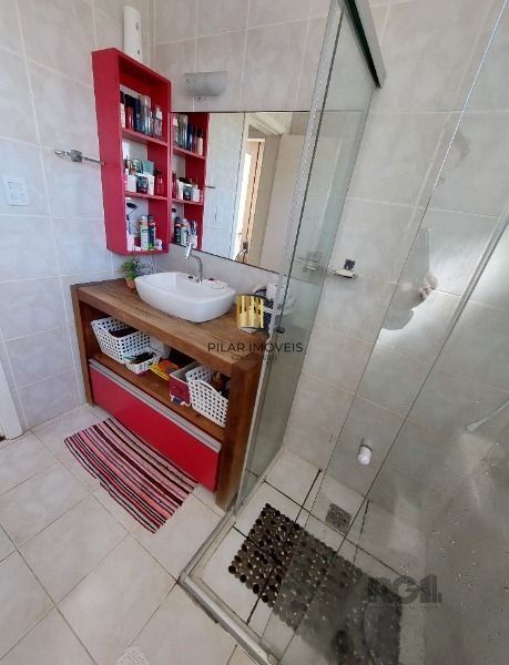 Casa em Porto Alegre, no bairro Hípica, com 3 dormitório(s), e 3 banheiros, à ve