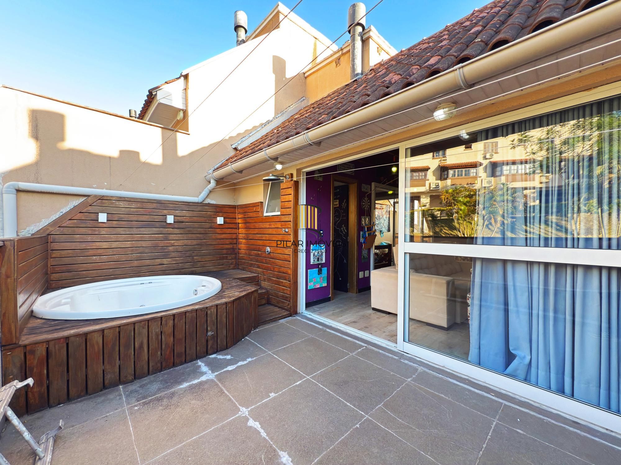 Casa de Condomínio 3 dormitórios no bairro Pedra Redonda