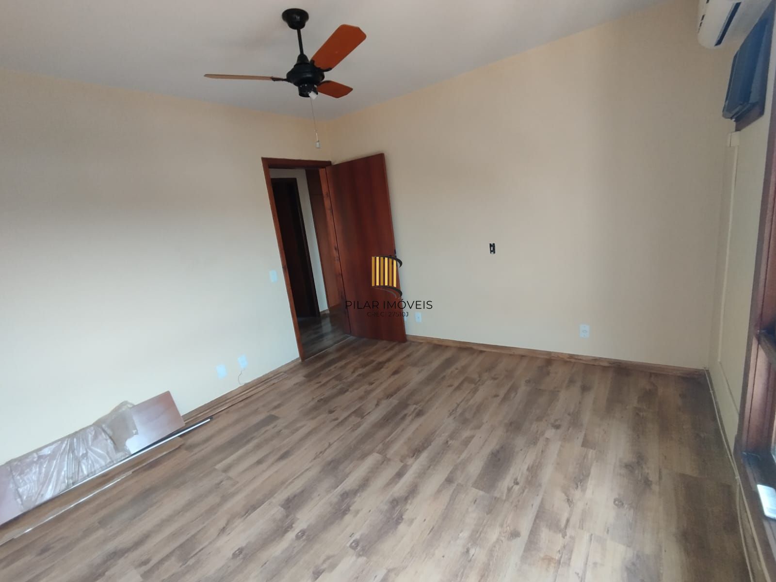 Linda cobertura no bairro Tristeza para venda.