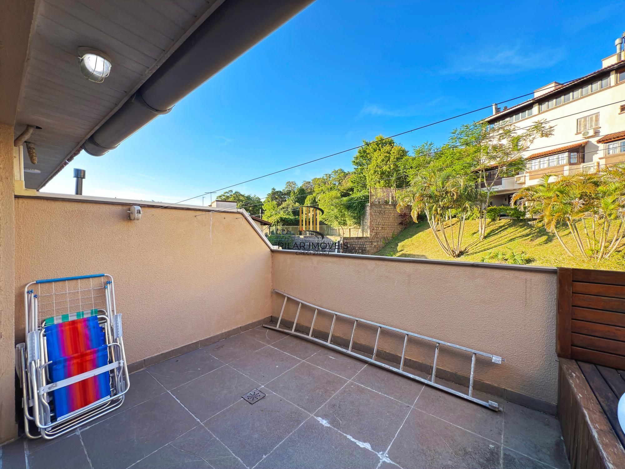 Casa de Condomínio 3 dormitórios no bairro Pedra Redonda