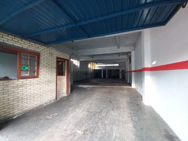 Predio em Porto Alegre, no bairro Glória, e 0 banheiros, à venda.