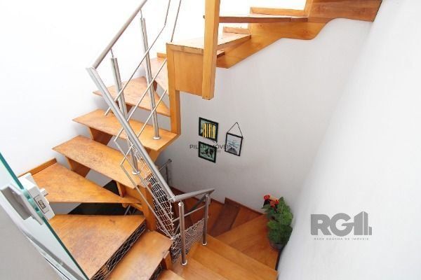 Casa em Porto Alegre, no bairro Tristeza, com 3 dormitório(s), e 3 banheiros, à 