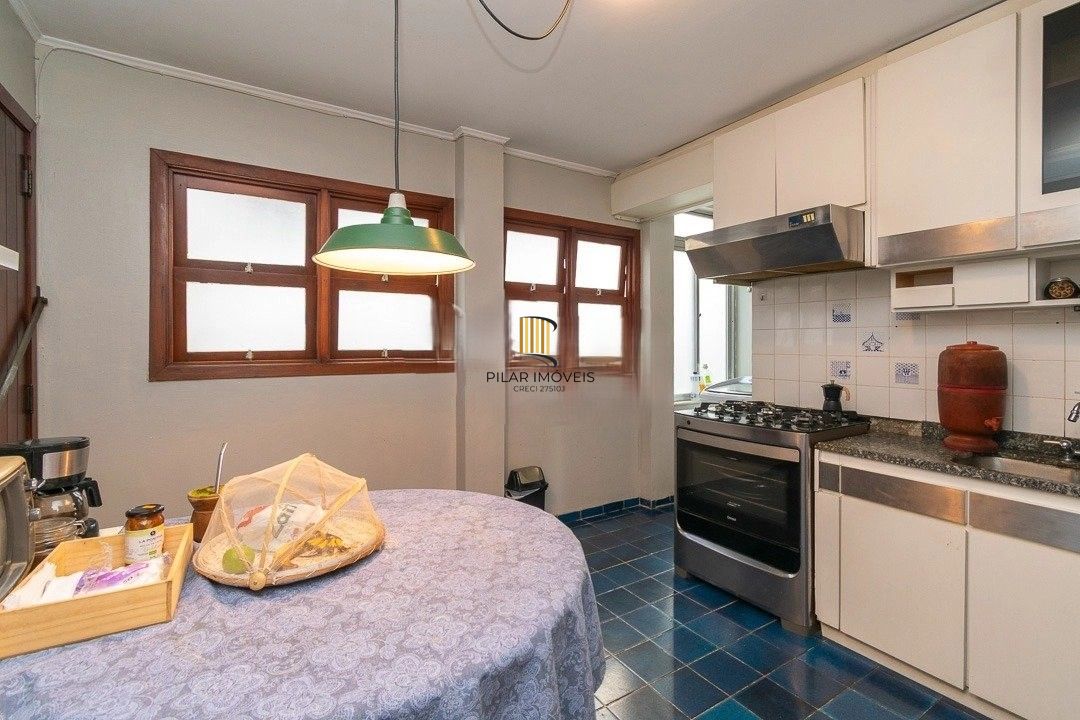 Cobertura ensolarada no coração de Petrópolis — 2 (ou 3) dormitórios + 1 vaga escriturada