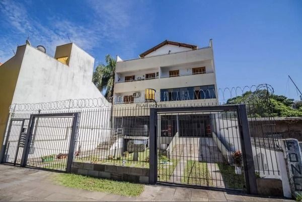 Apartamento em Porto Alegre, no bairro Medianeira, com 2 dormitório(s), e 2 banh