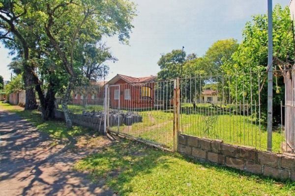 Casa em Porto Alegre, no bairro Ipanema, com 6 dormitório(s), à venda.