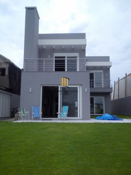 Casa no TerraVille com 3 dormitórios sendo 2 suítes.