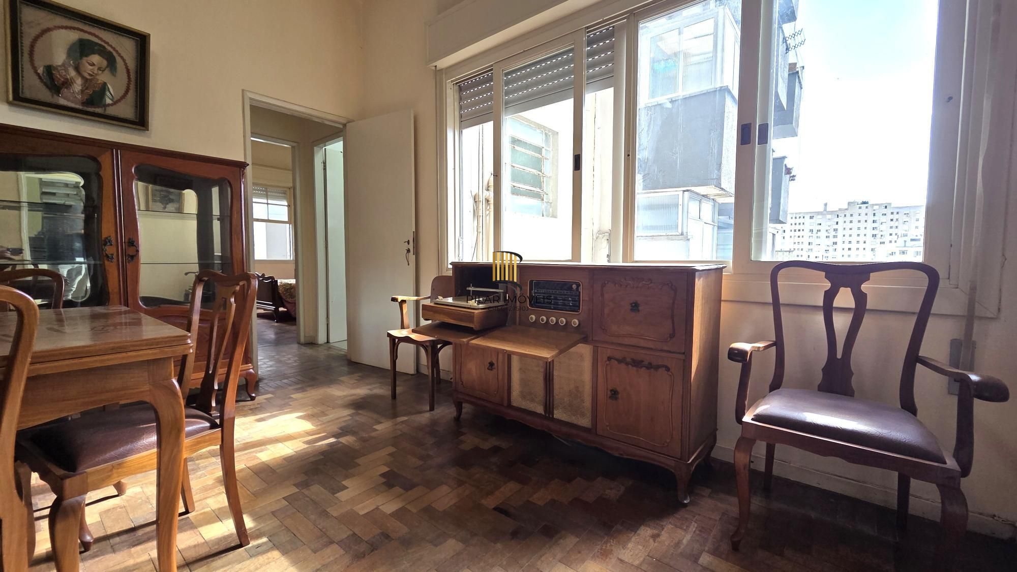 Excelente apartamento semi mobiliado com 87m2 e 2 dormitórios.