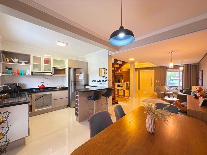 Casa com vista para o Rio e 3 dormitórios