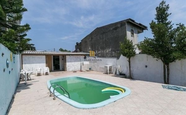 Ótima casa em rua tranquila.