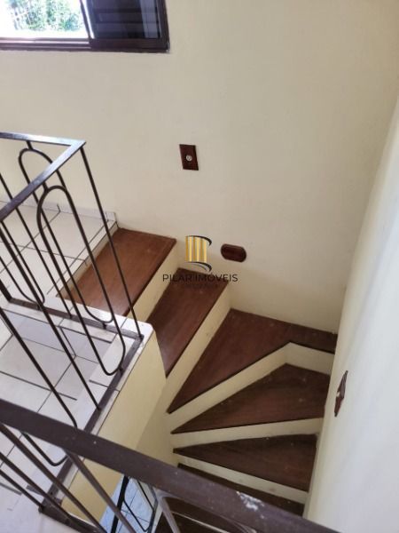 Casa em Porto Alegre, no bairro Cavalhada, com 6 dormitório(s), e 6 banheiros, à